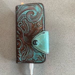 A.MA.ZING. Patricia Nash iPhone 8 cover/wallet